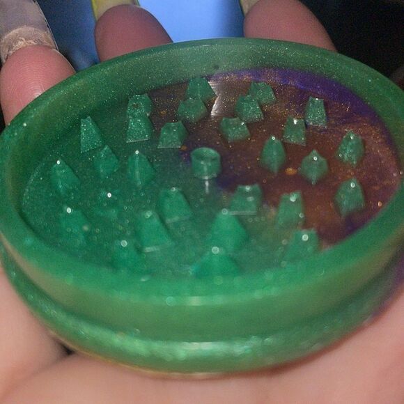 Handmade epoxy resin grinder - Picture 5 of 6